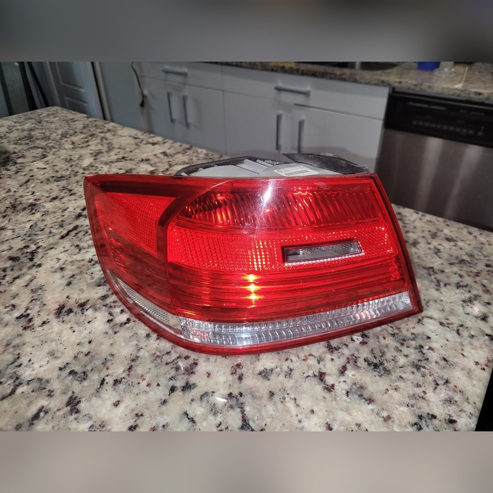 2009 BMW 328i E09 OEM left tail lamp assembly